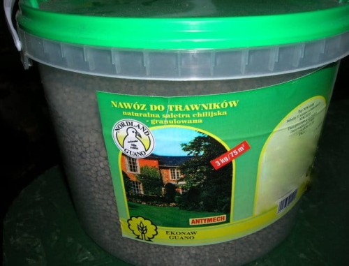 Guano nawóz na trawnik 3kg Antymech nawóz z guano na trawnik wzmacnia trawę ogranicza rozrost mchu opakowanie worek
